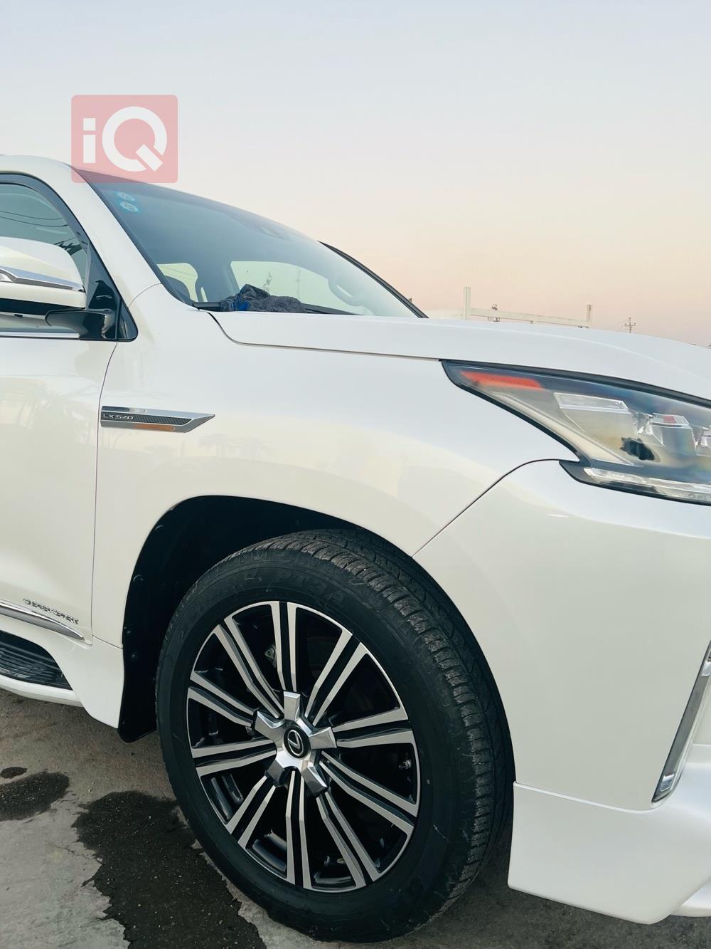 Lexus LX